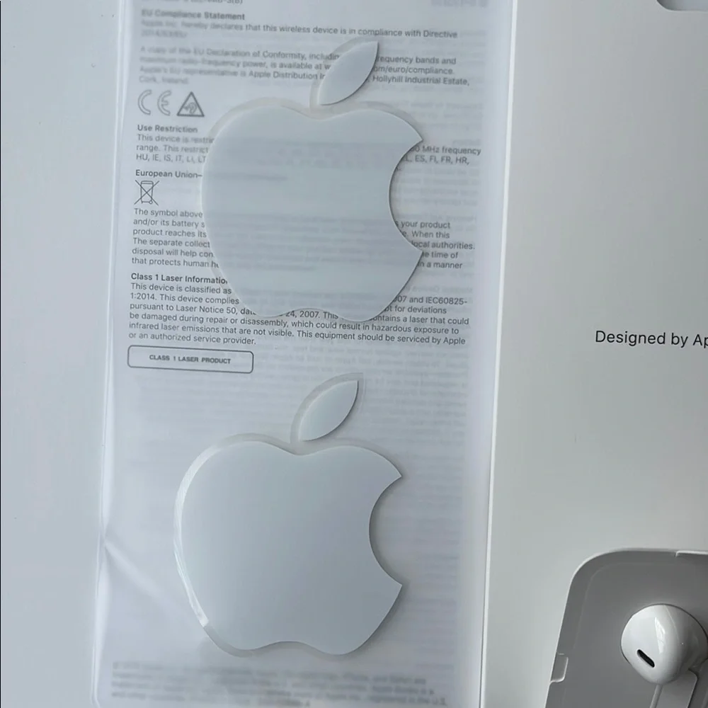 Apple White EarPhones with Lightning Cable